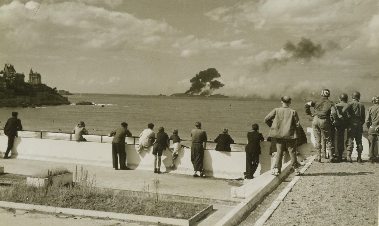 Watching the enemy fall. The shelling of the Italian coast being viewed from a safe hospital area.;