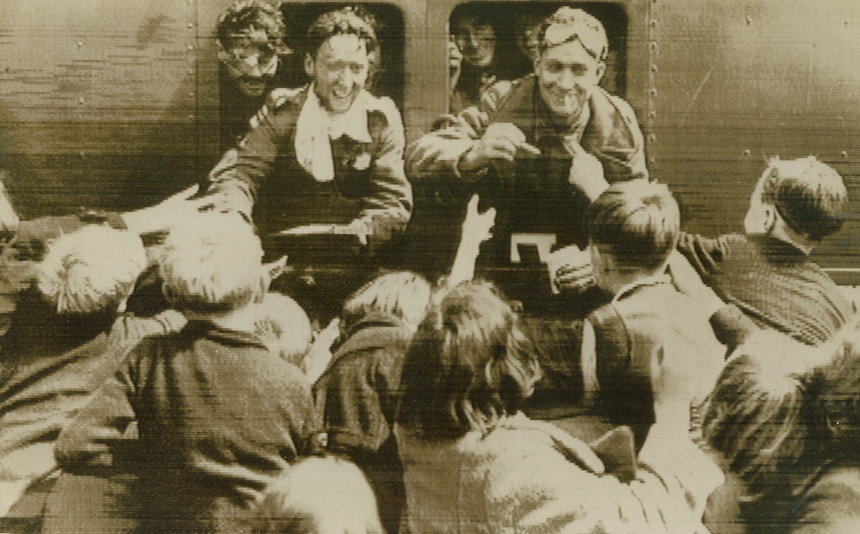 Hail to the Vanquished, 5/31/1940  London – Spectators offering food and drink to battered members of the British Expeditionary Force as they paused at a station near London after coming across the Channel. They were among the early units of the B.E.F. to battle across Flanders to the Channel and cross under relentless German attack. Photo cabled today from London. Credit: ACME Cablephoto via Western Europe;